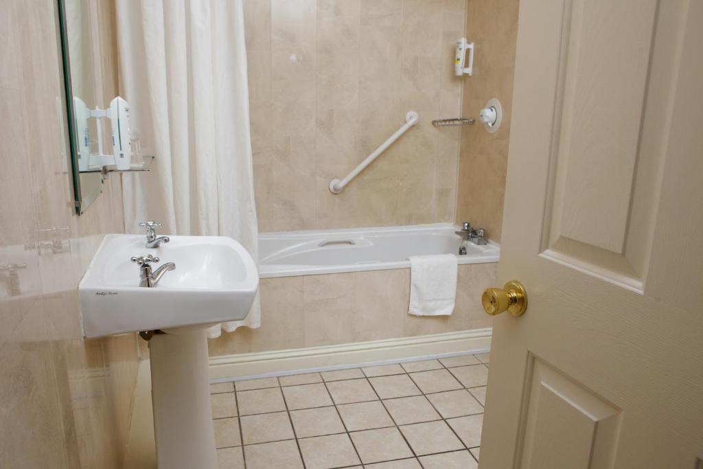 Leens Hotel أبيفيل الغرفة الصورة